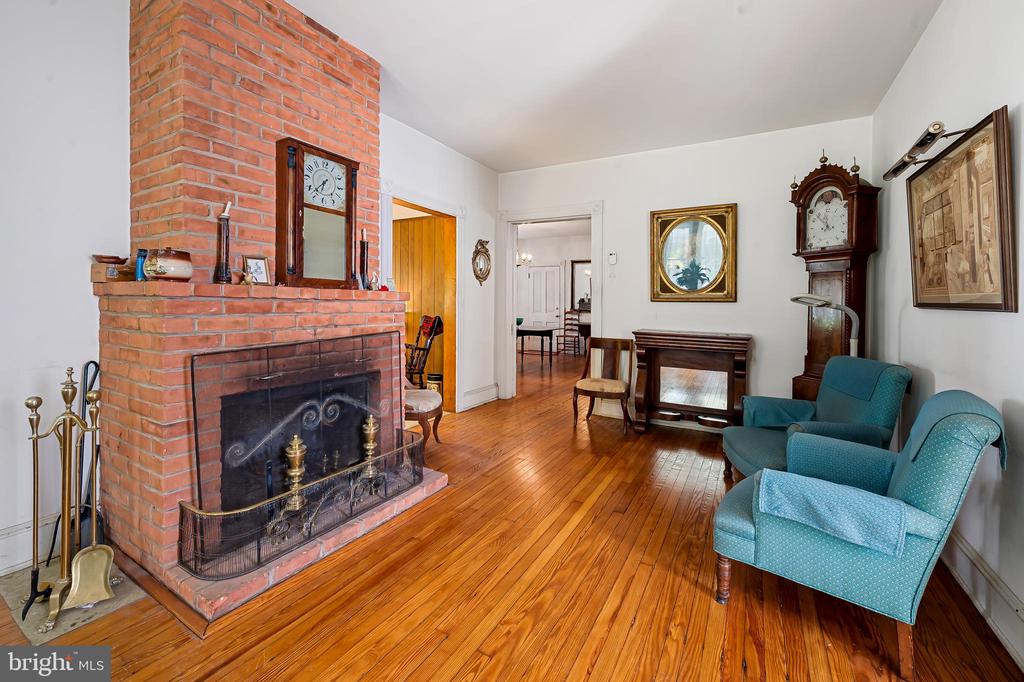 704 Wyndhurst Ave