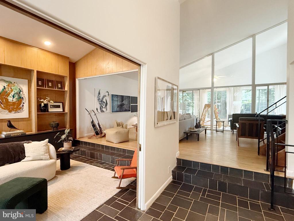 2103 Northcliff
