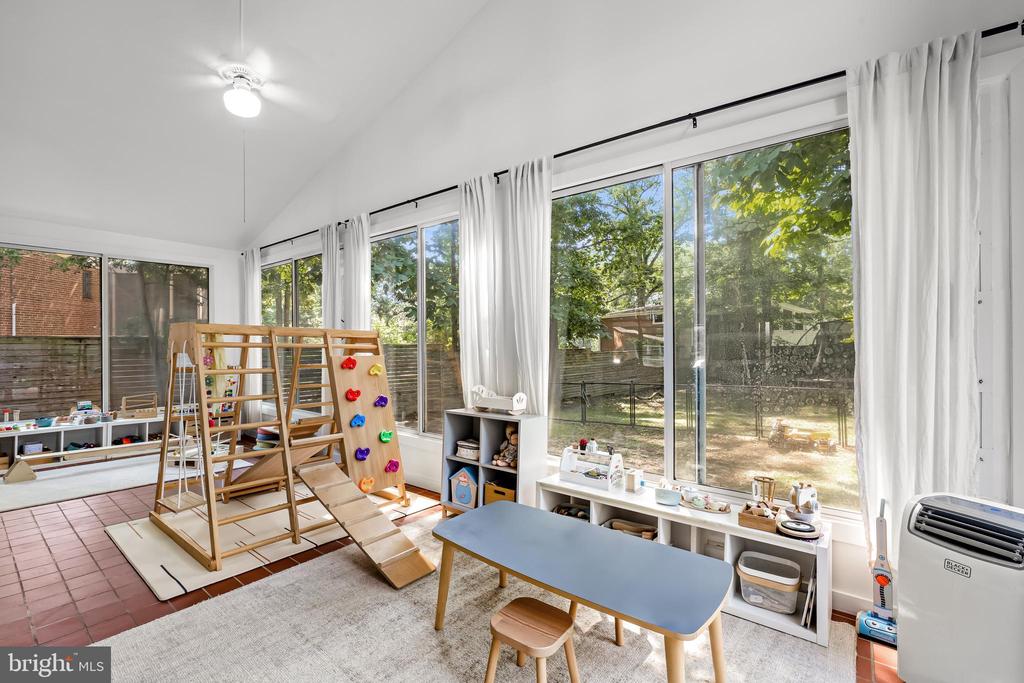 2103 Northcliff