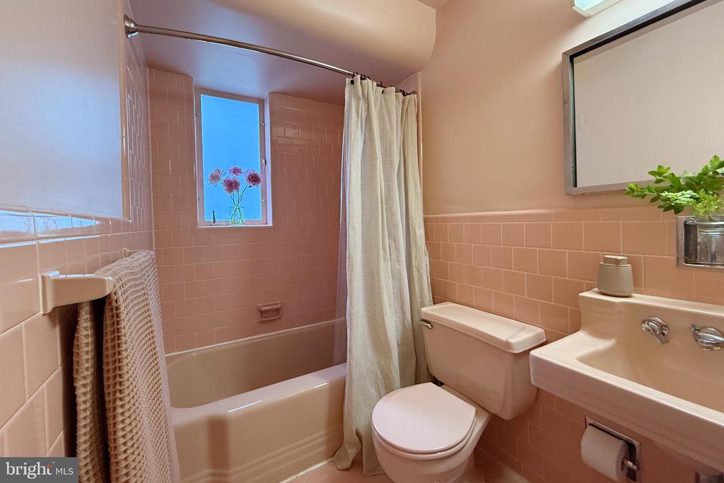 2103 Northcliff