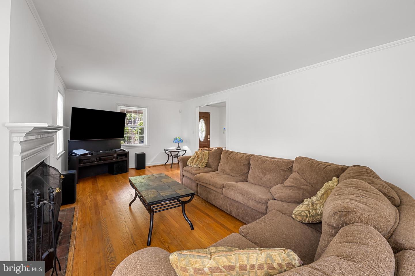 313 E Lake Ave E