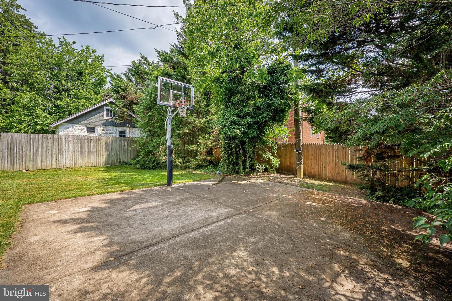 313 E Lake Ave E