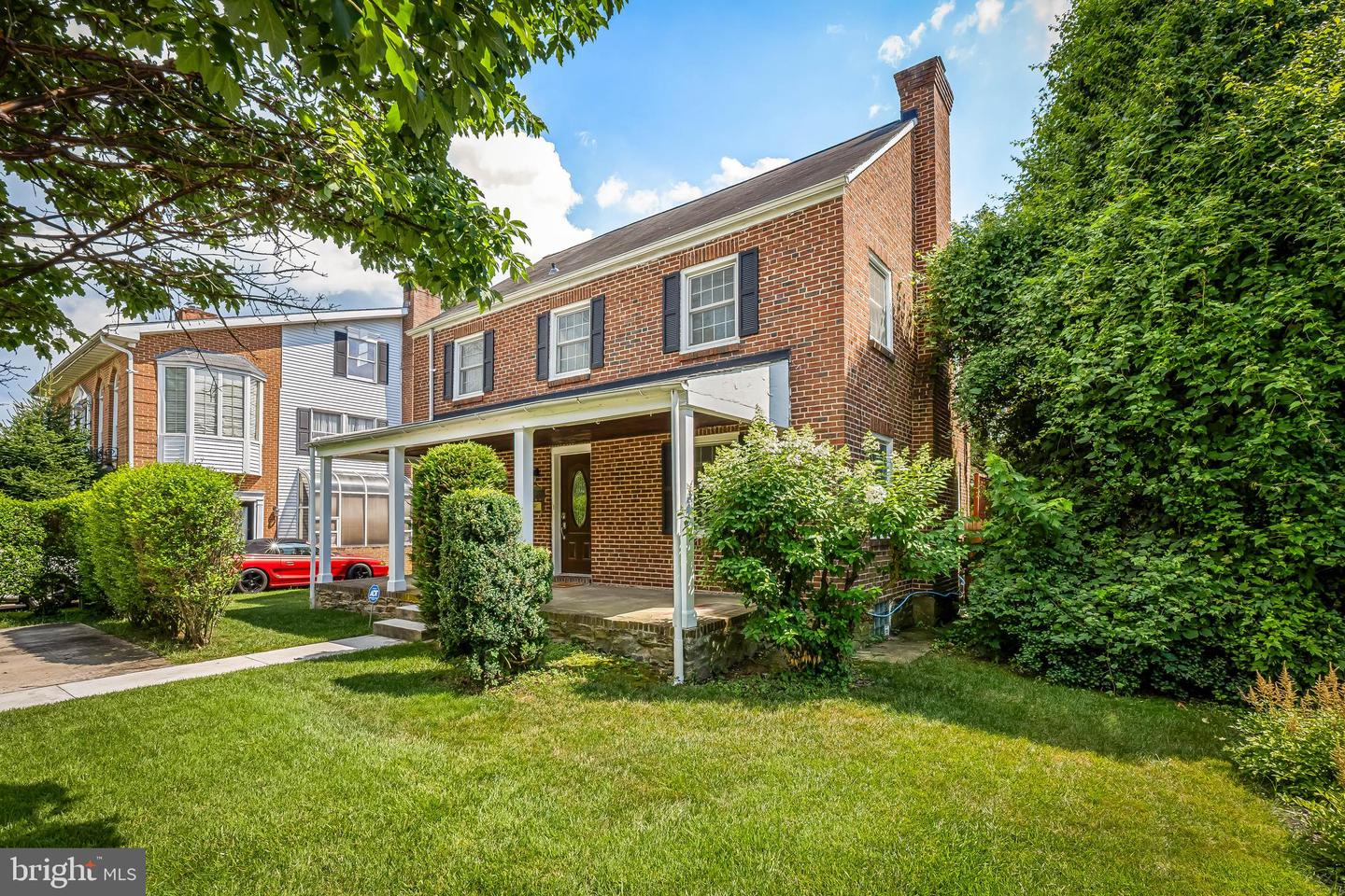 313 E Lake Ave E