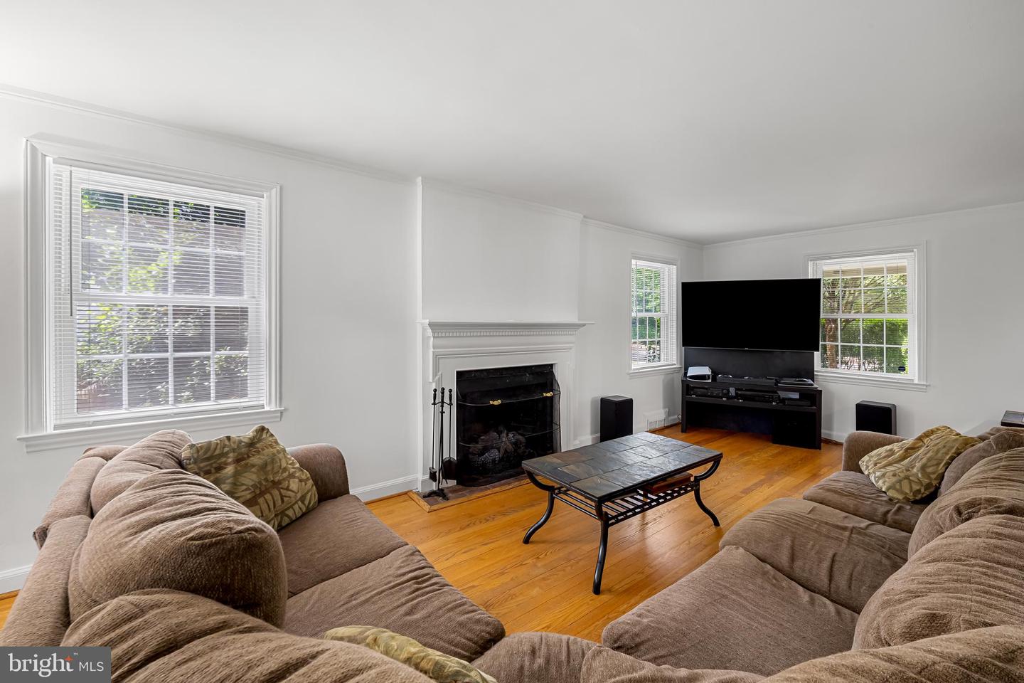 313 E Lake Ave E