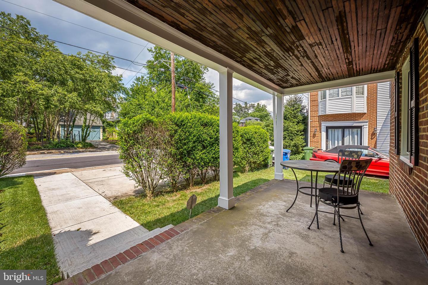 313 E Lake Ave E
