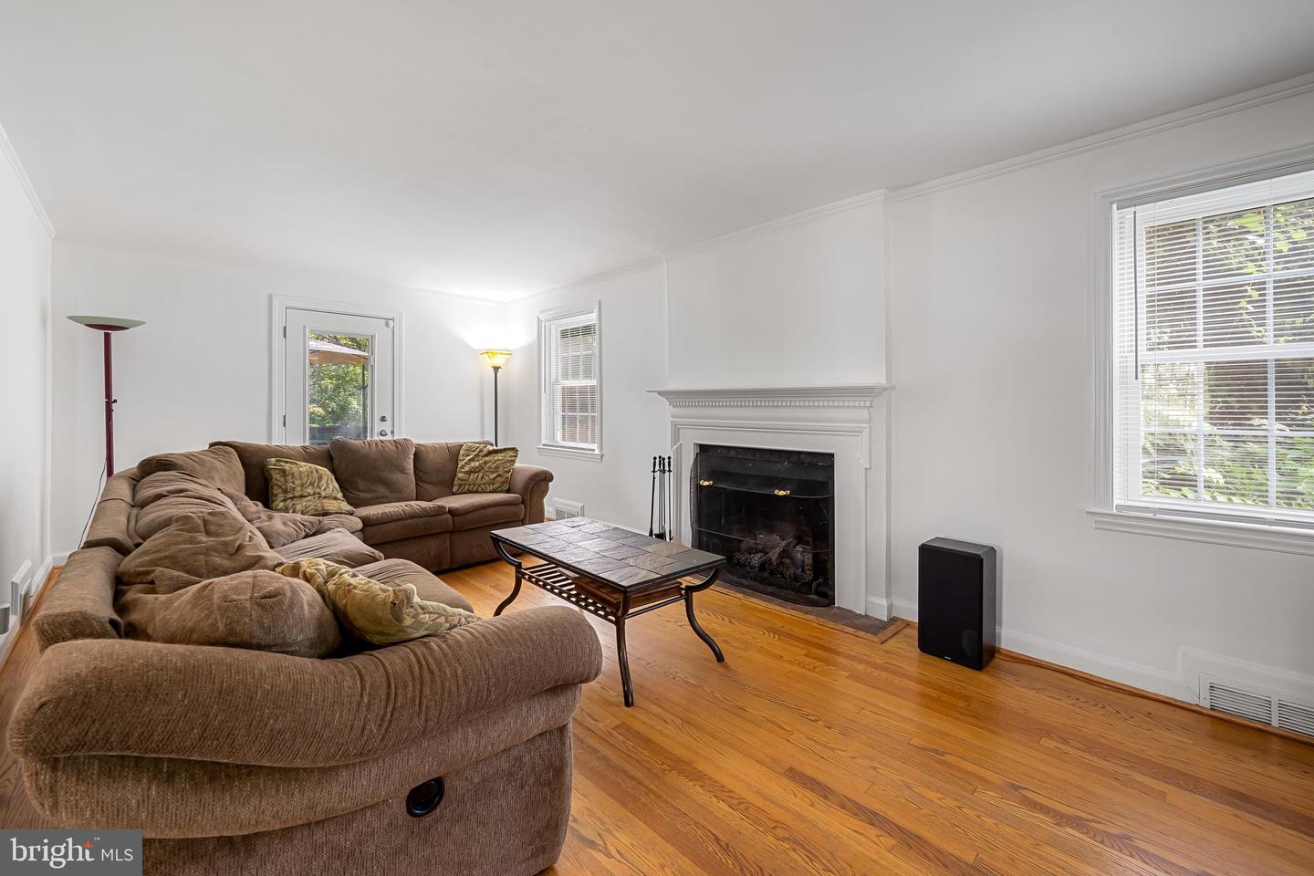 313 E Lake Ave E