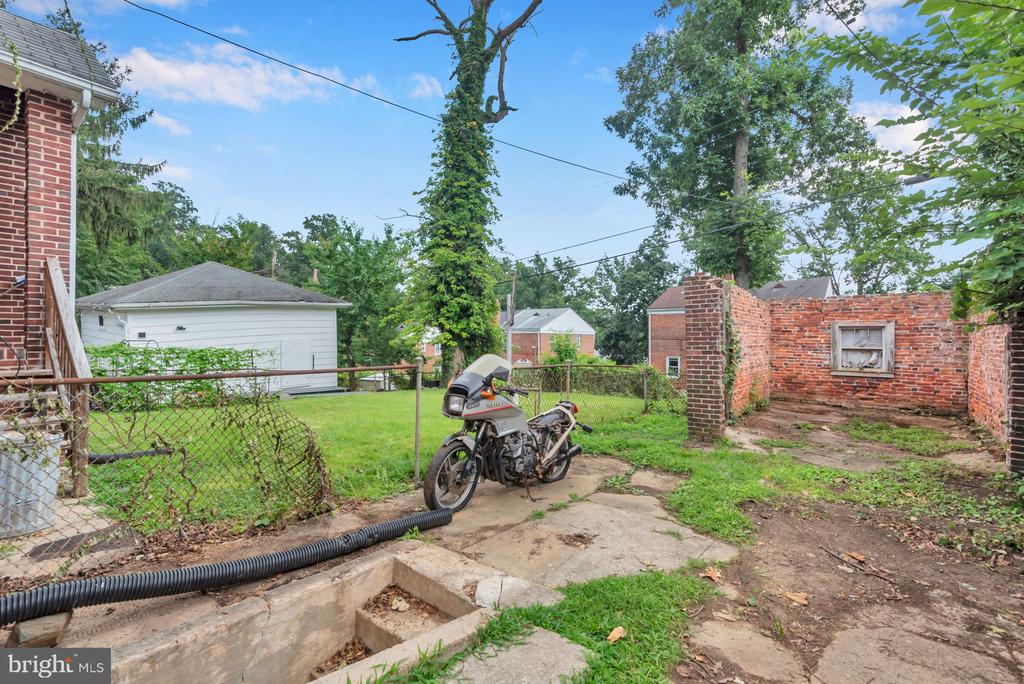 2505 Oakley Ave