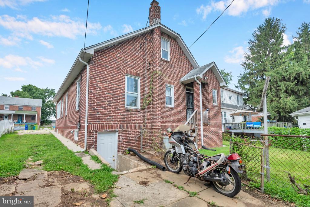 2505 Oakley Ave