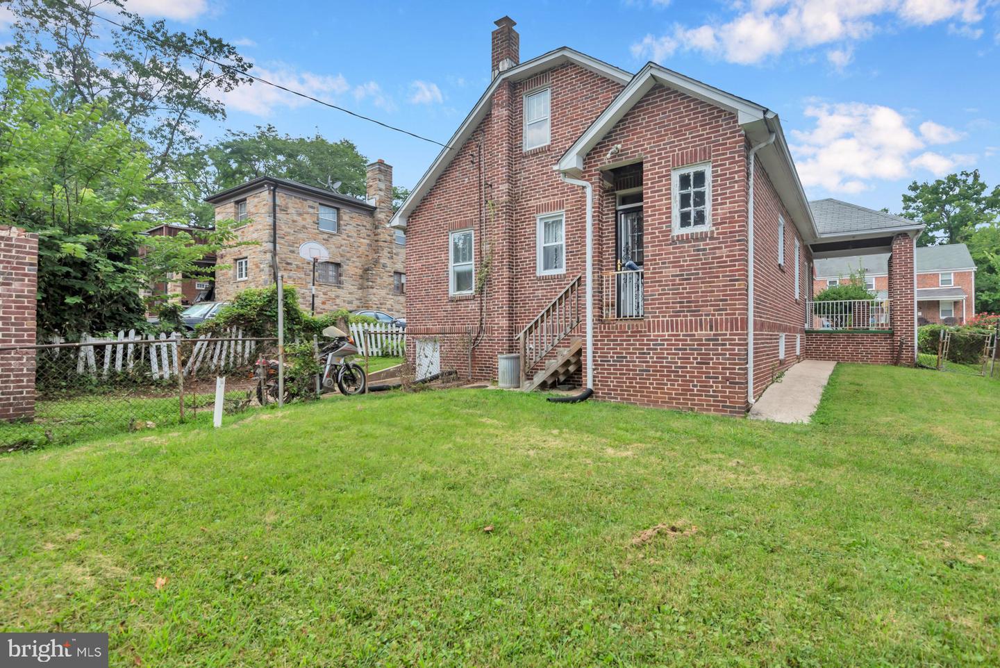 2505 Oakley Ave