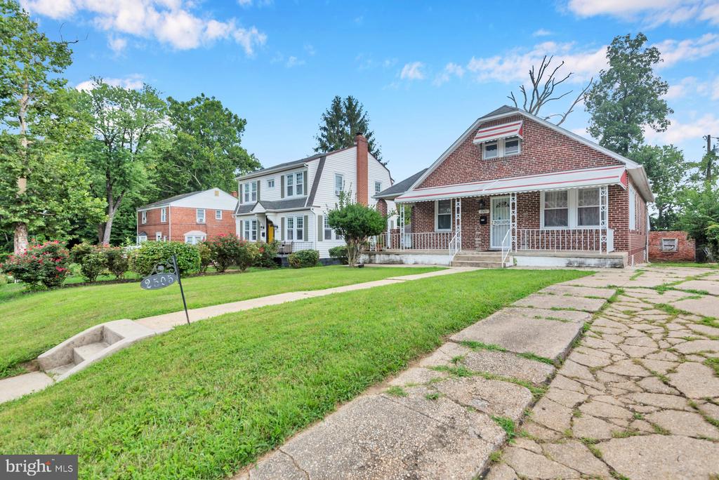 2505 Oakley Ave