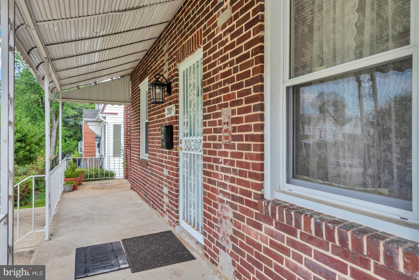 2505 Oakley Ave