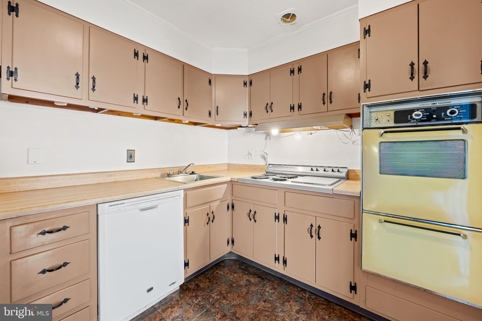 1101 SAINT PAUL STREET 2001