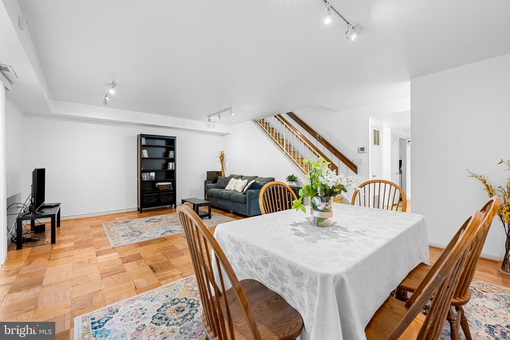 17 HAMILL ROAD F