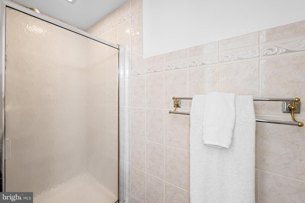 17 HAMILL ROAD F