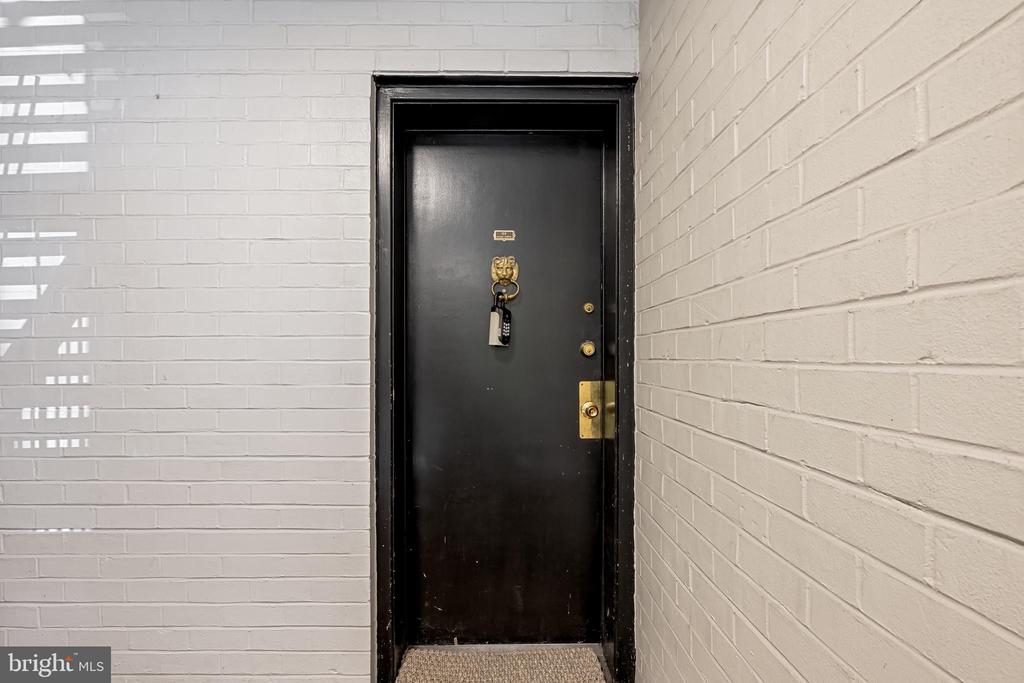 17 HAMILL ROAD F
