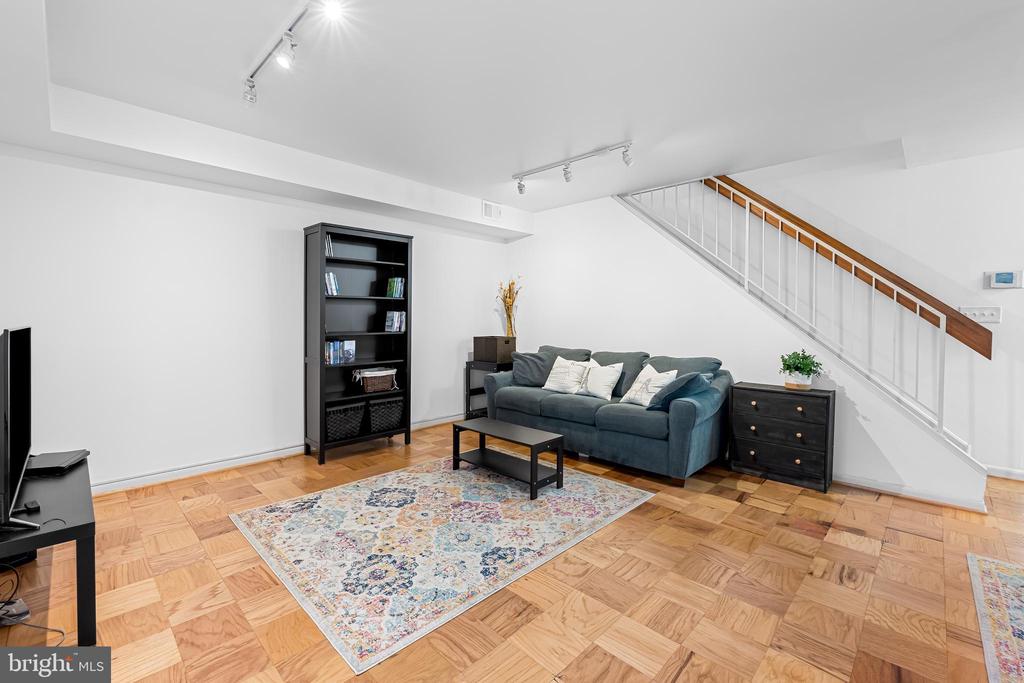 17 HAMILL ROAD F