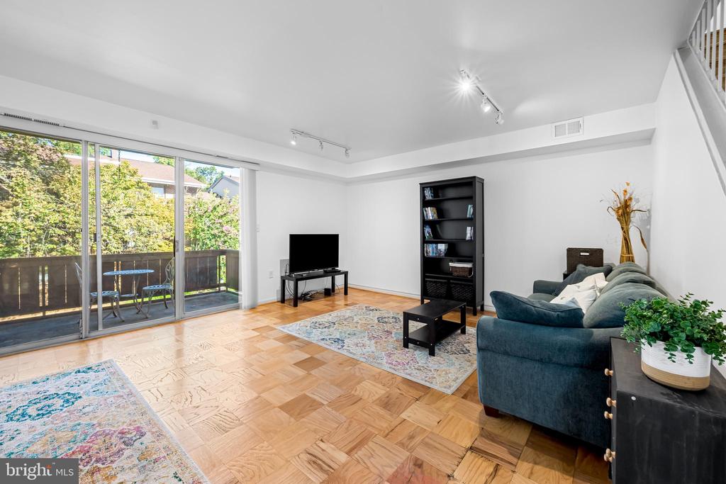 17 HAMILL ROAD F