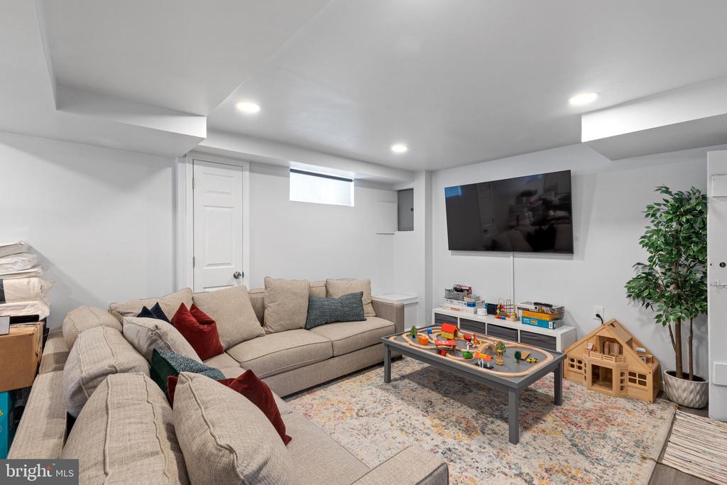 4500 EASTWAY