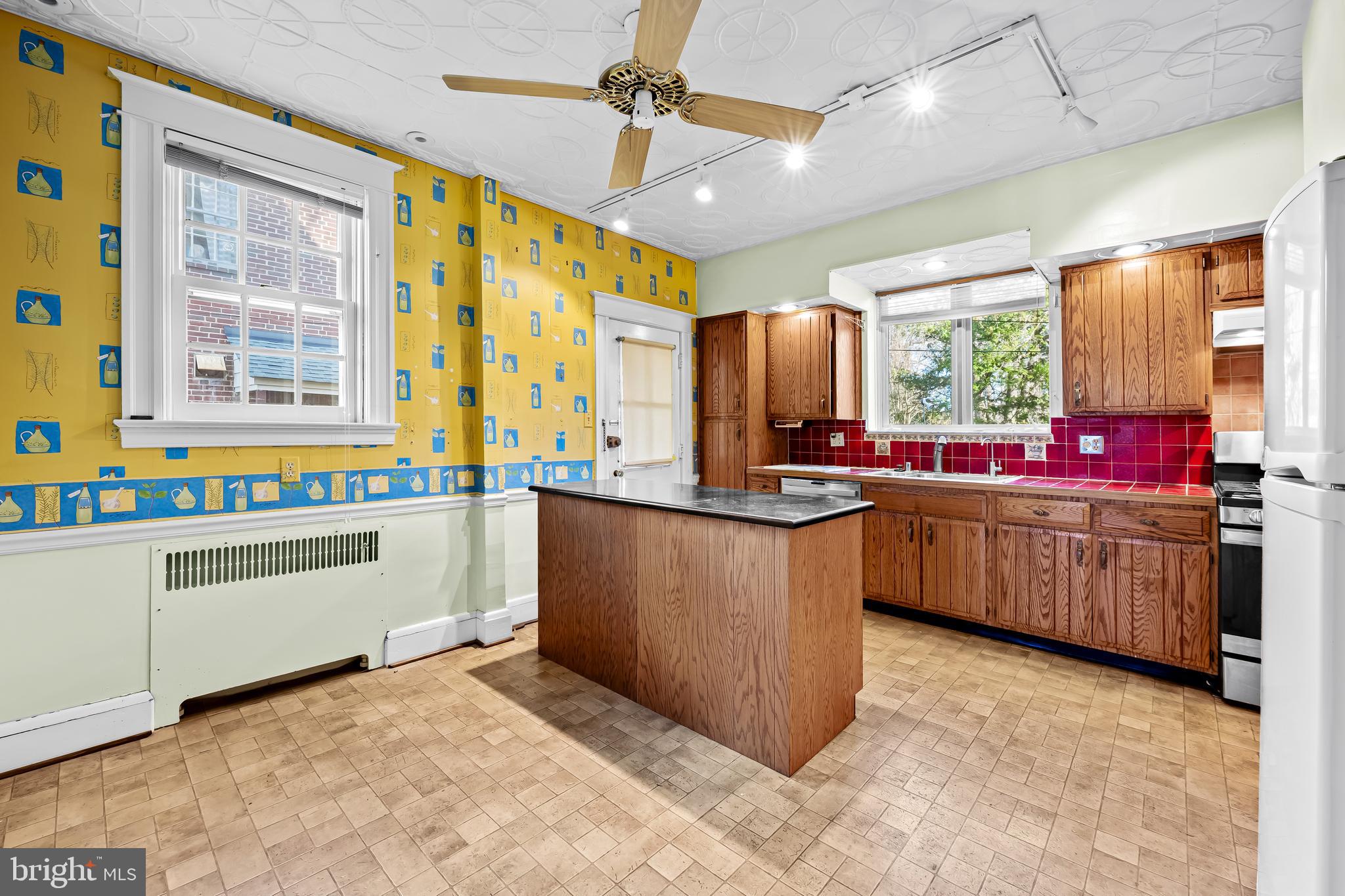 5615 GREENSPRING AVENUE