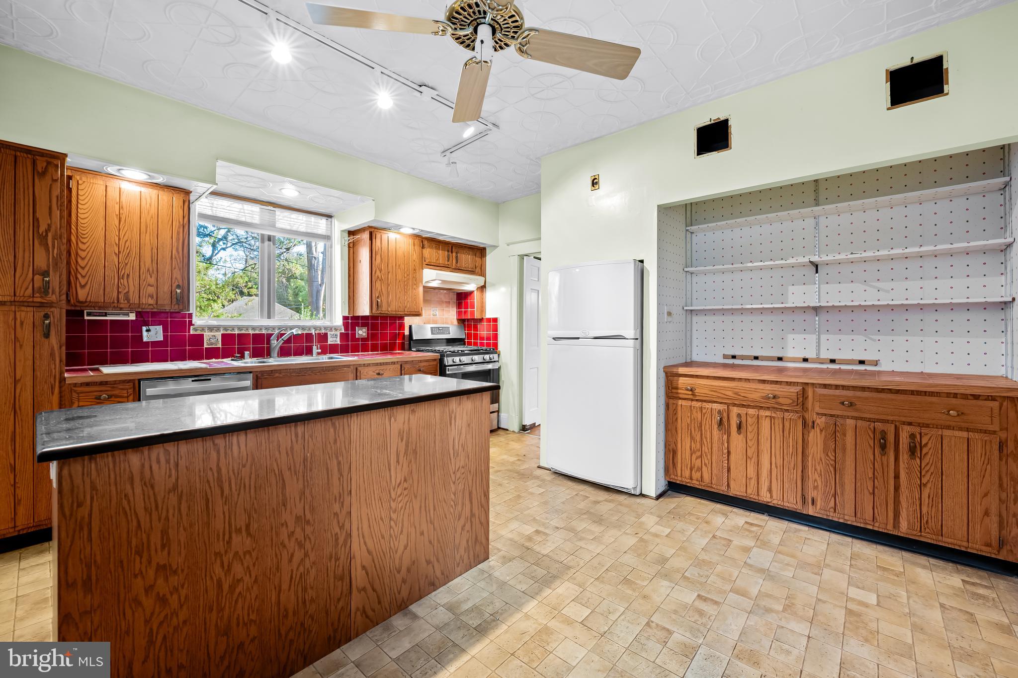 5615 GREENSPRING AVENUE