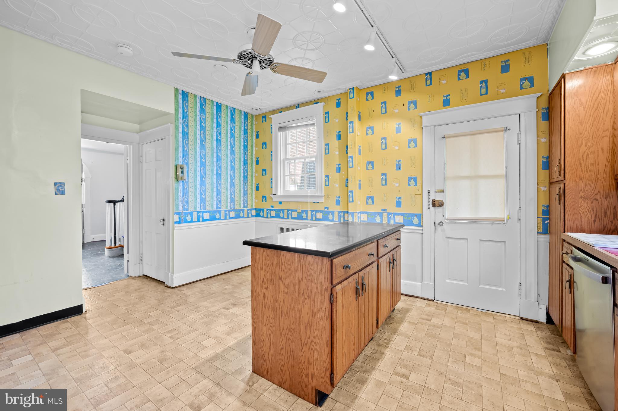 5615 GREENSPRING AVENUE