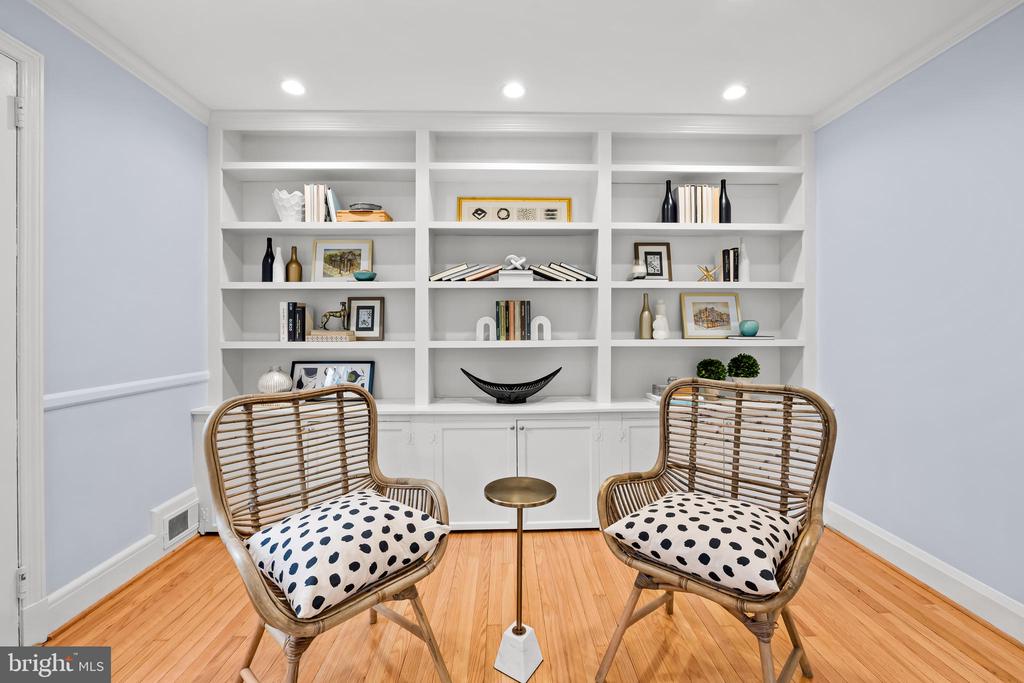 5702 GREENLEAF ROAD