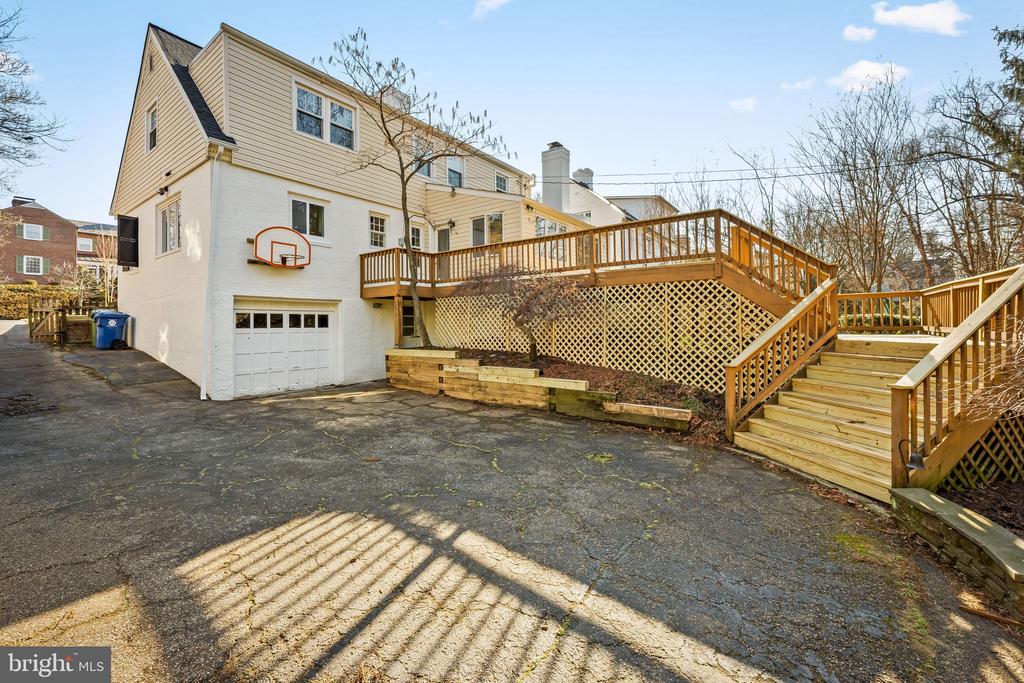 5702 GREENLEAF ROAD