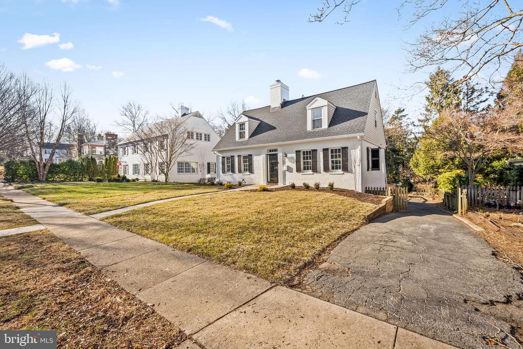 5702 GREENLEAF ROAD