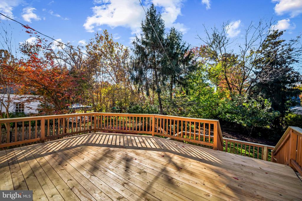 5702 GREENLEAF ROAD