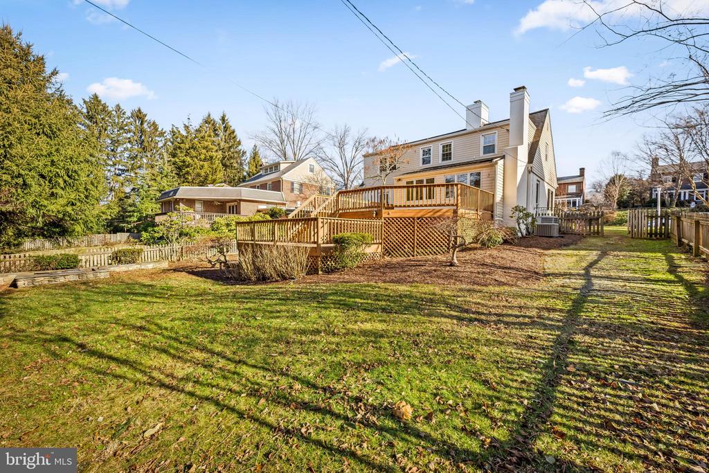 5702 GREENLEAF ROAD