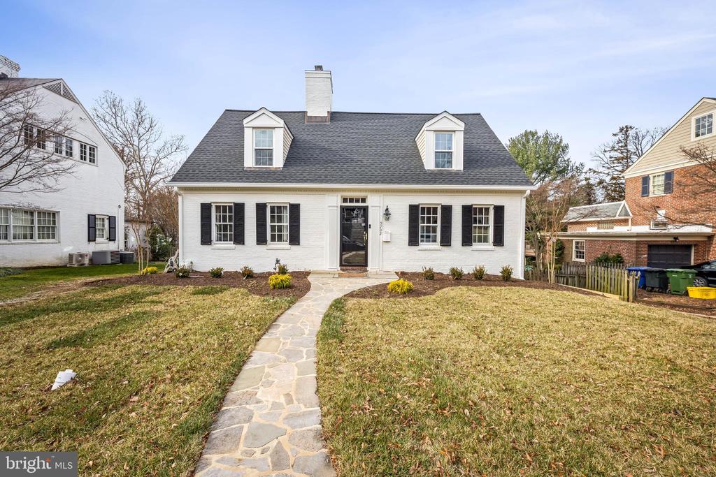 5702 GREENLEAF ROAD