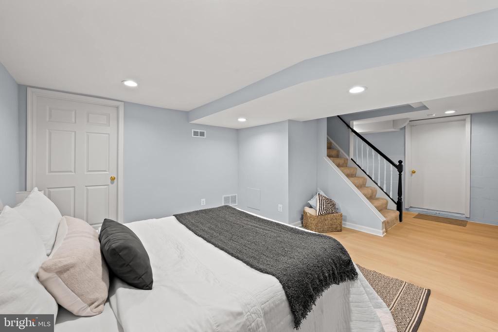 5702 GREENLEAF ROAD