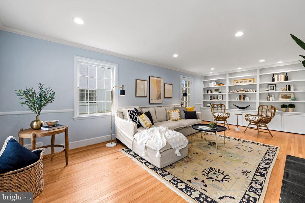 5702 GREENLEAF ROAD