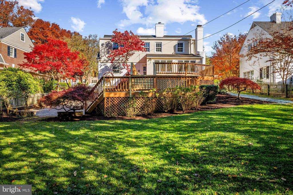 5702 GREENLEAF ROAD
