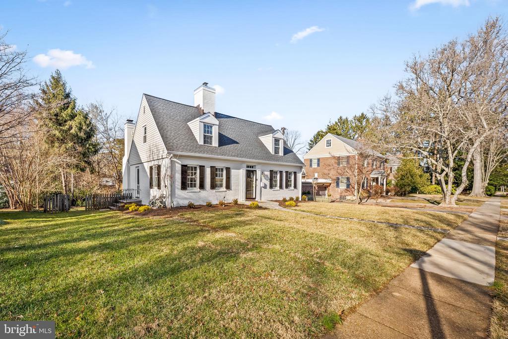 5702 GREENLEAF ROAD