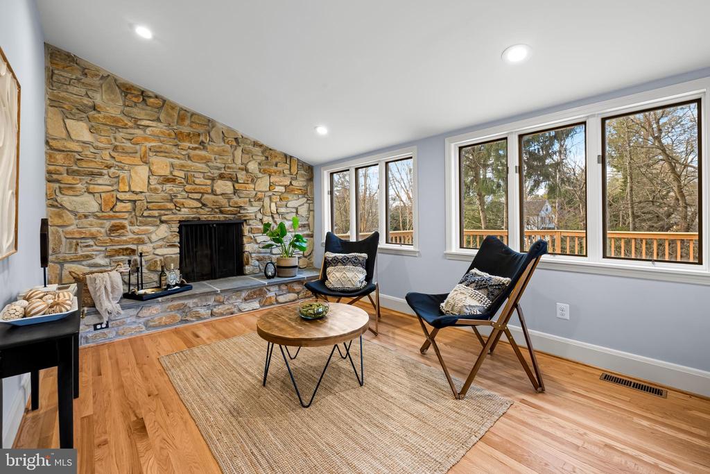 5702 GREENLEAF ROAD
