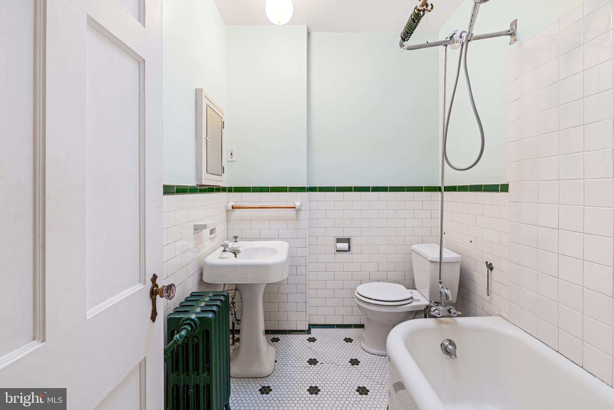 3722 TUDOR ARMS AVENUE