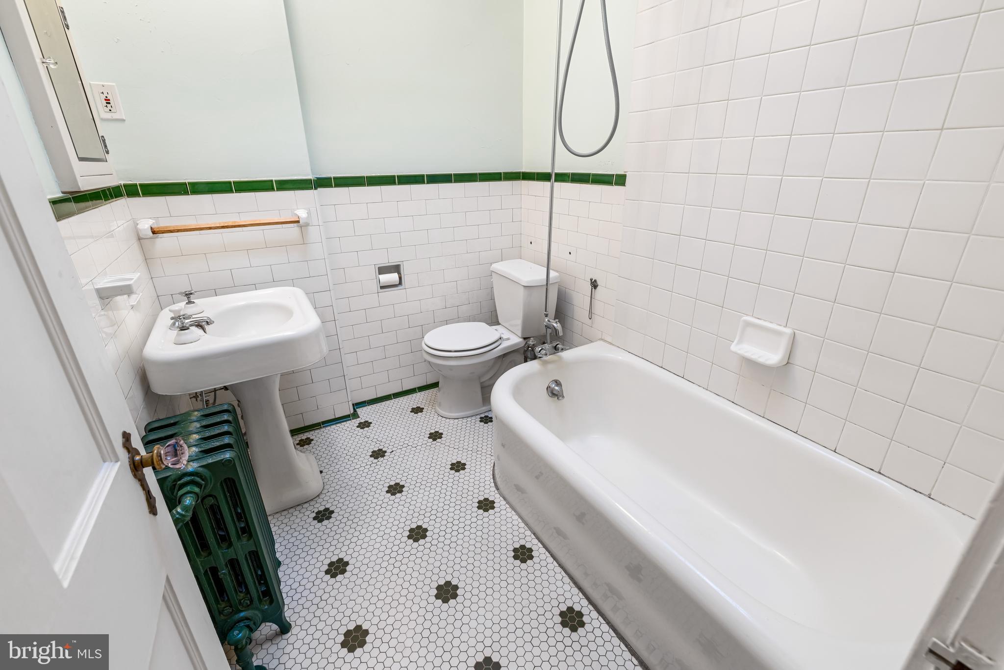 3722 TUDOR ARMS AVENUE