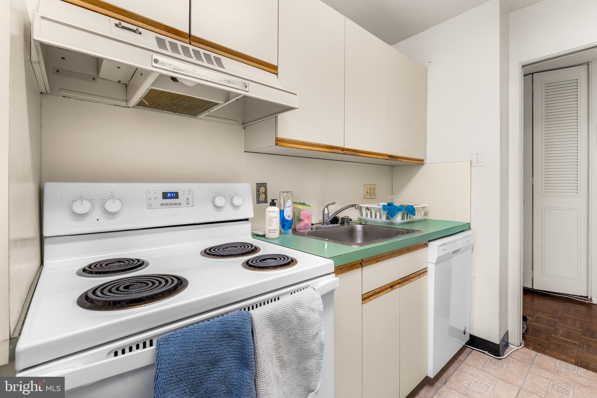 1 E UNIVERSITY PARKWAY E 1303