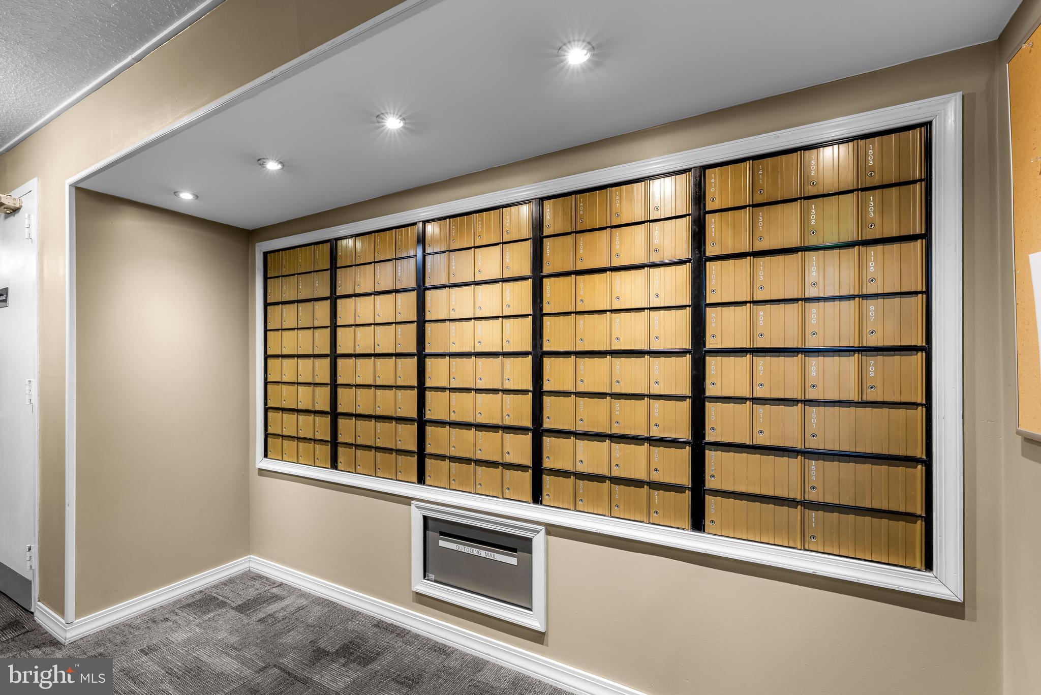 1 E UNIVERSITY PARKWAY E 1303