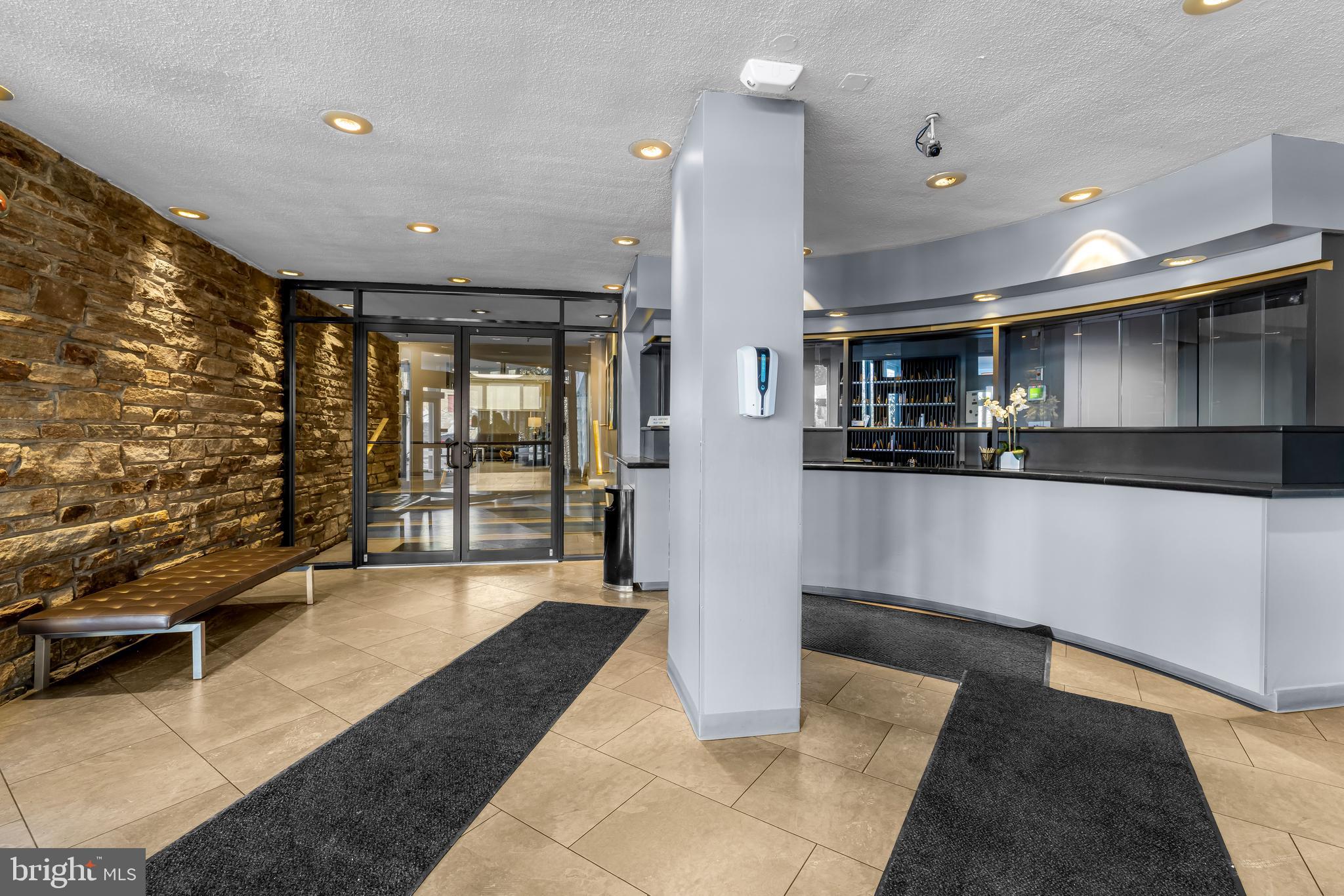 1 E UNIVERSITY PARKWAY E 1303