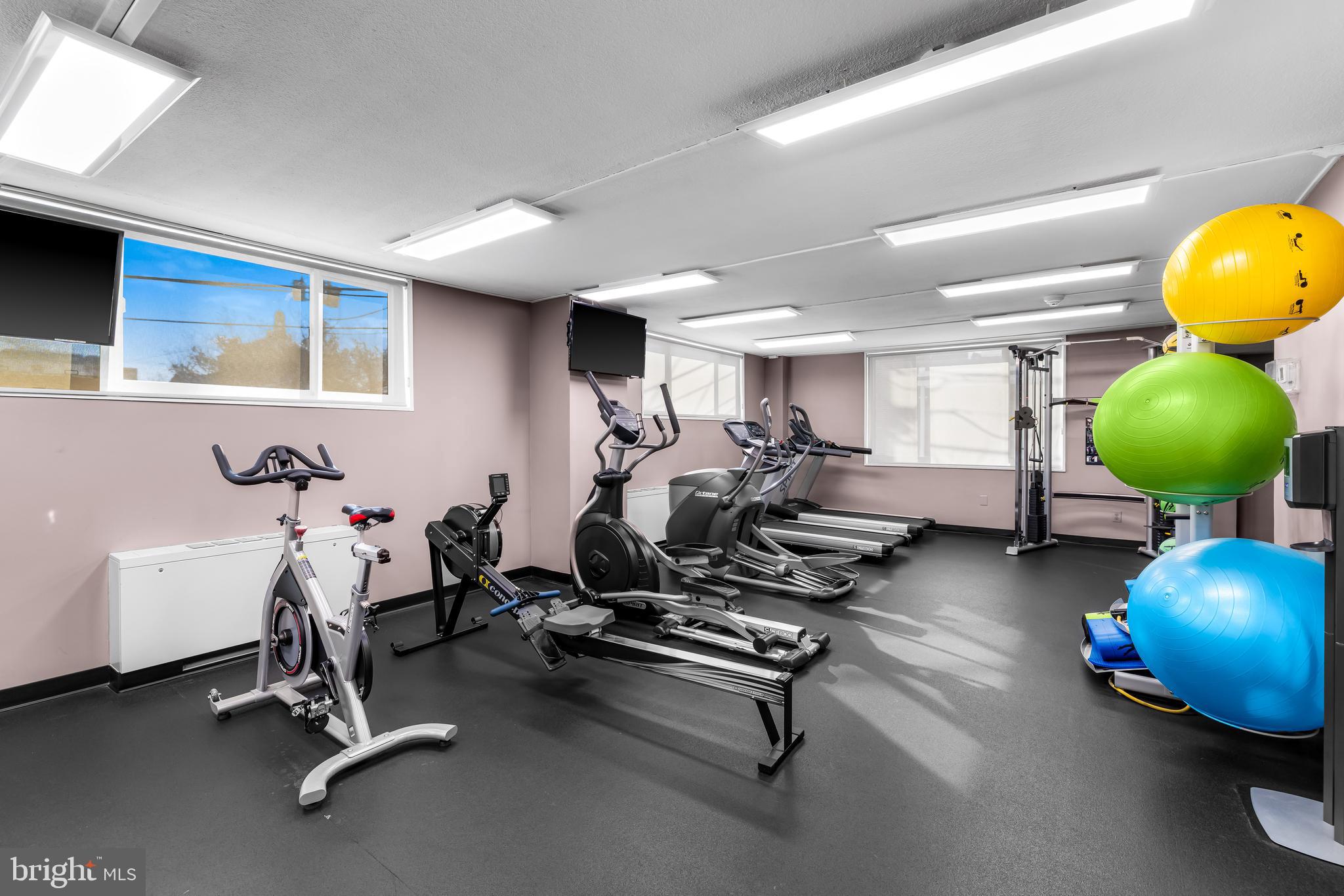 1 E UNIVERSITY PARKWAY E 1303