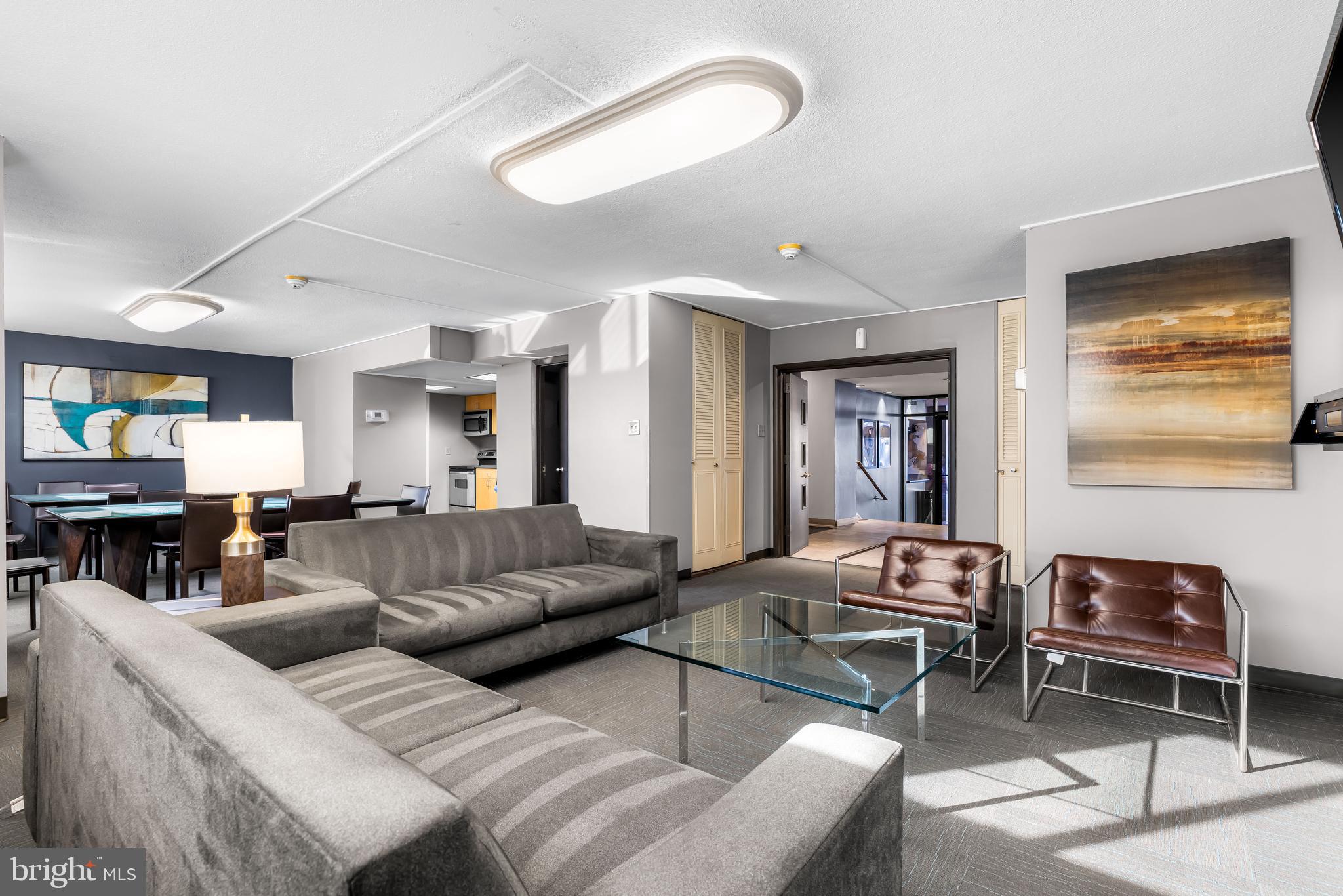 1 E UNIVERSITY PARKWAY E 1303