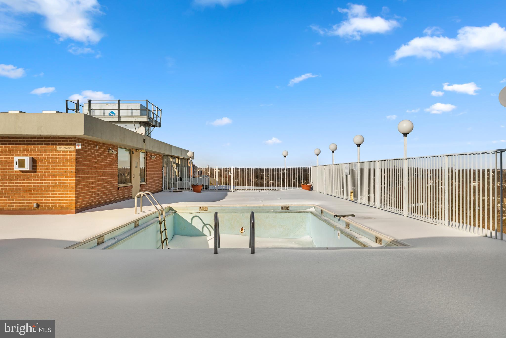 1 E UNIVERSITY PARKWAY E 1303