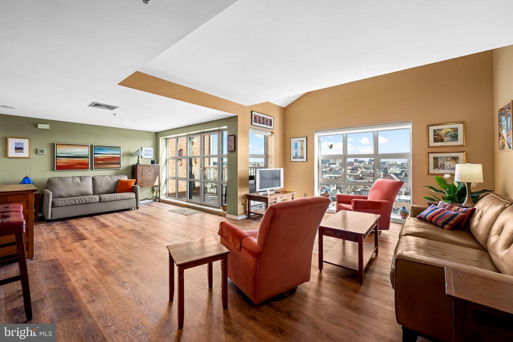 250 PRESIDENT STREET S 909