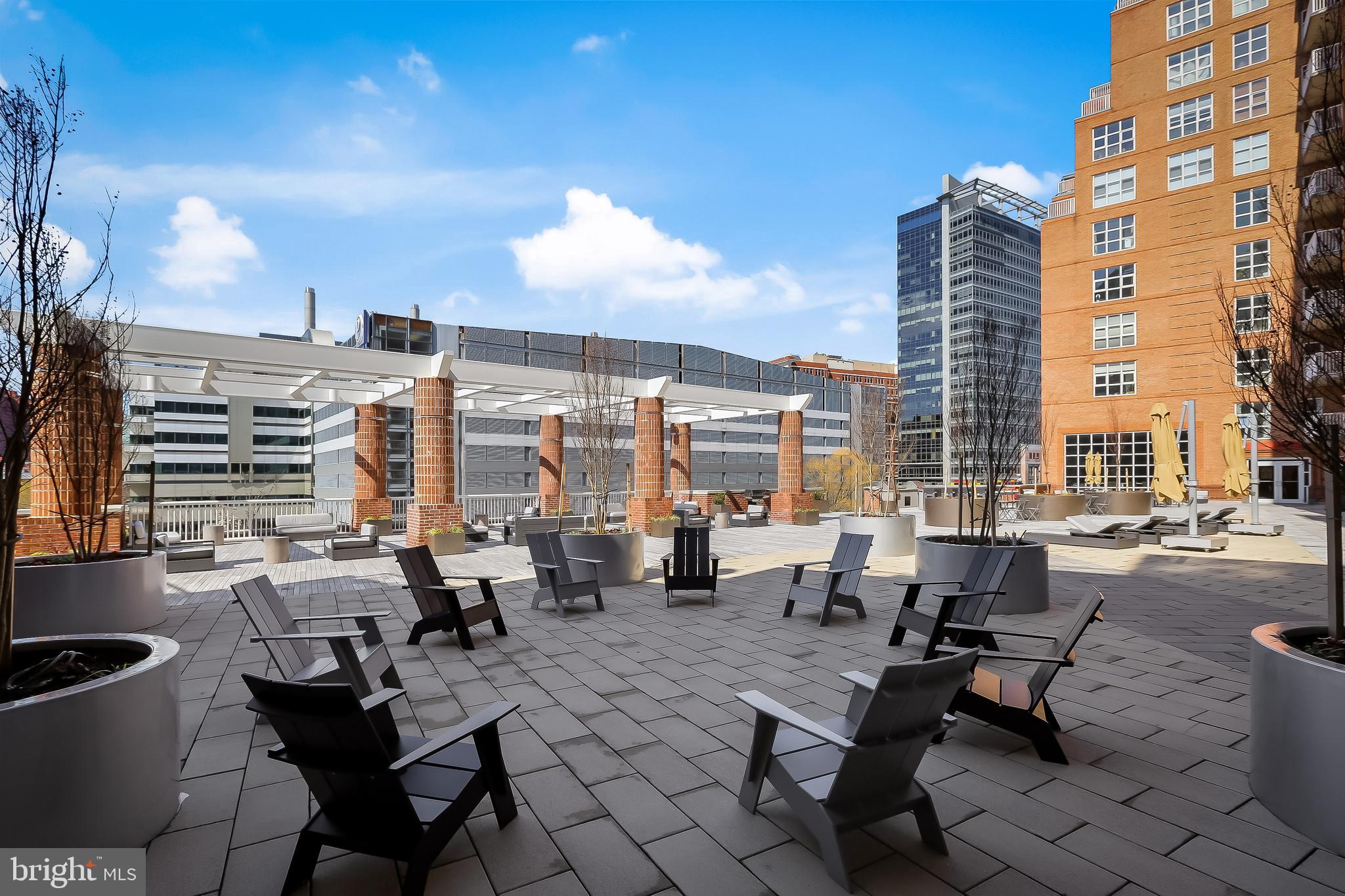 250 PRESIDENT STREET S 909