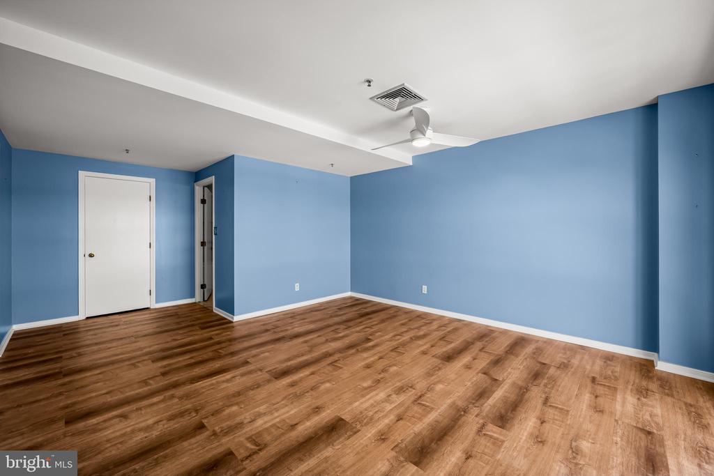 250 PRESIDENT STREET S 909