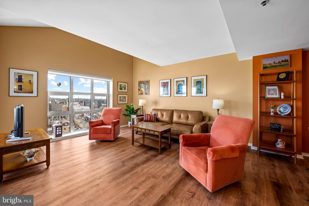 250 PRESIDENT STREET S 909