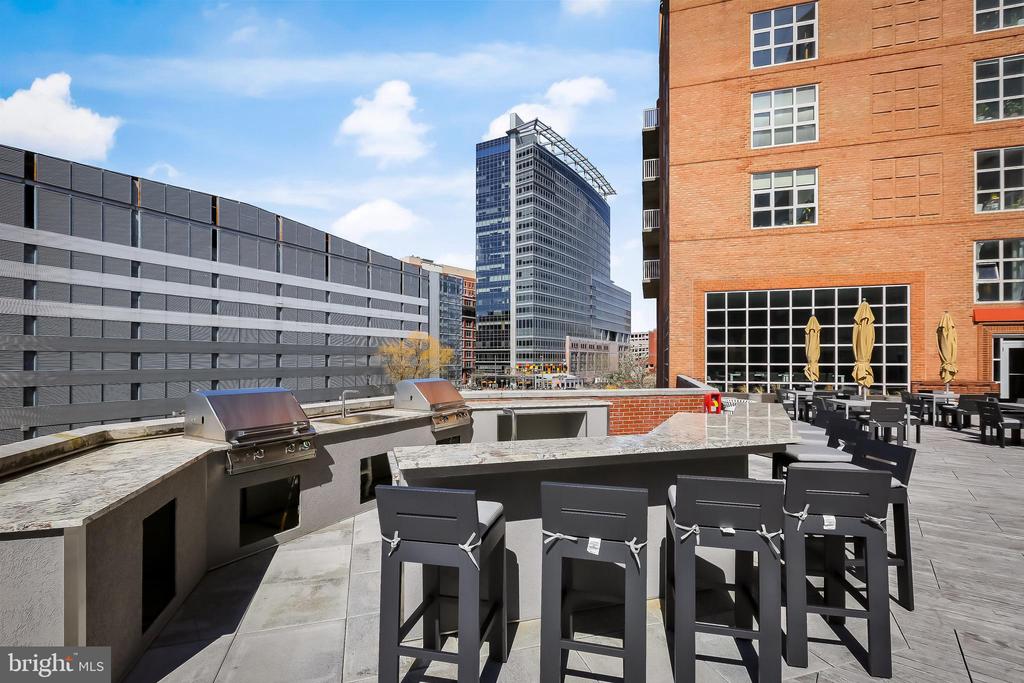 250 PRESIDENT STREET S 909