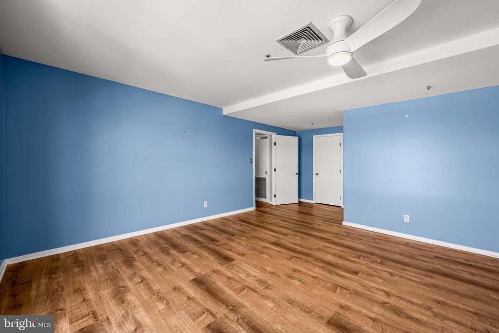 250 PRESIDENT STREET S 909
